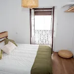 Edificio Reformado Con 2 Pisos En Centro * Tarifa